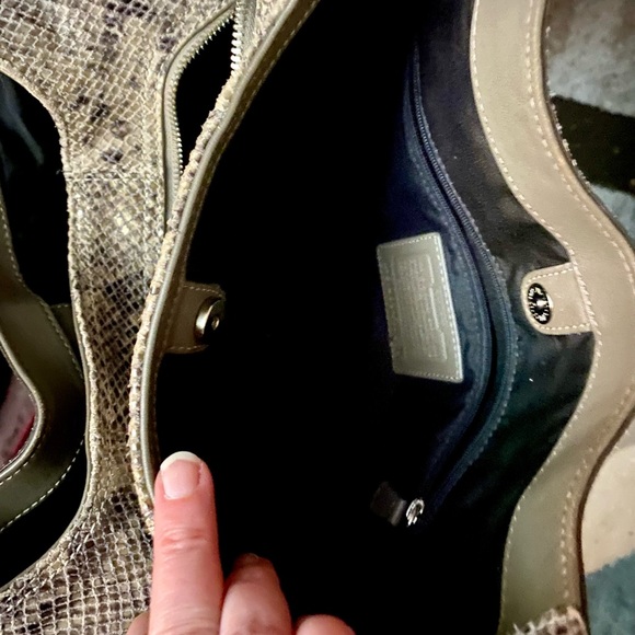 Coach snakeskin shoulder bag - Picture 9 of 12